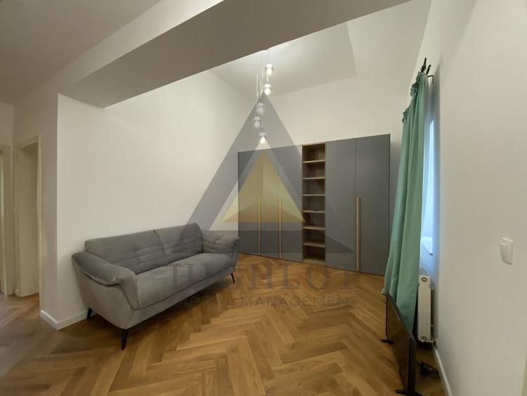 Duplex cu 5 camere cu Canalizare în Iancu Nicolae