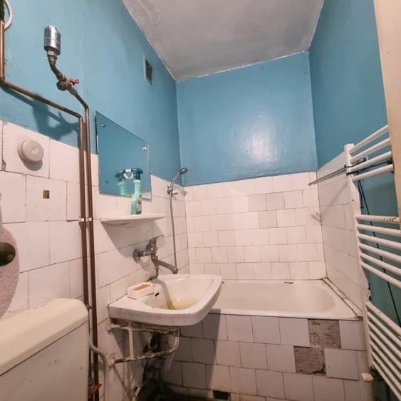 Apartament cu 3 camere semidecomandat în Florilor