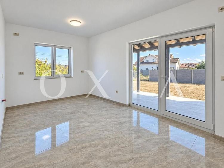 Duplex cu 4 camere cu Canalizare în Șag