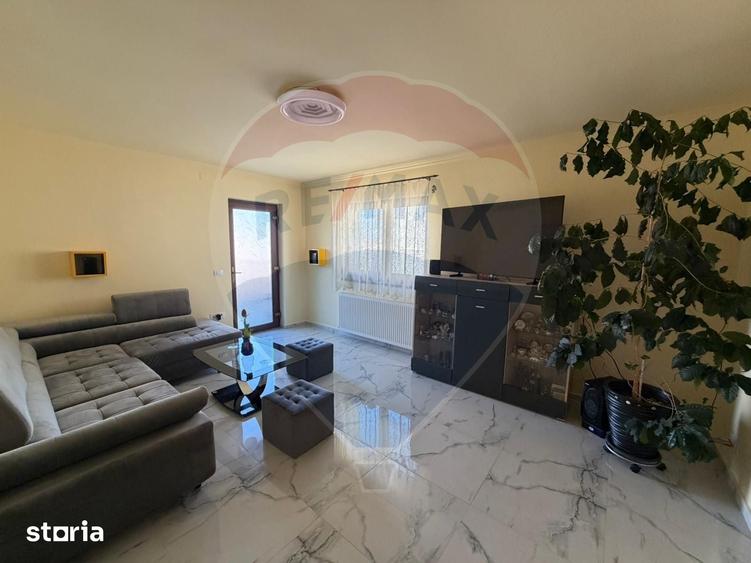 Casă cu 9 camere cu Teren 520 Mp în Cetate