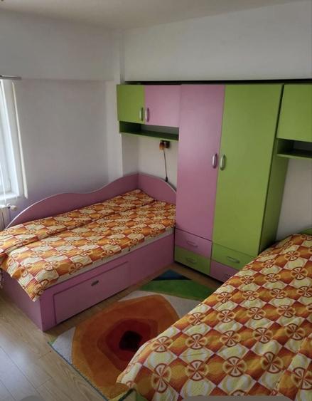 Apartament cu 3 camere decomandat, mobilat în Exterior Vest