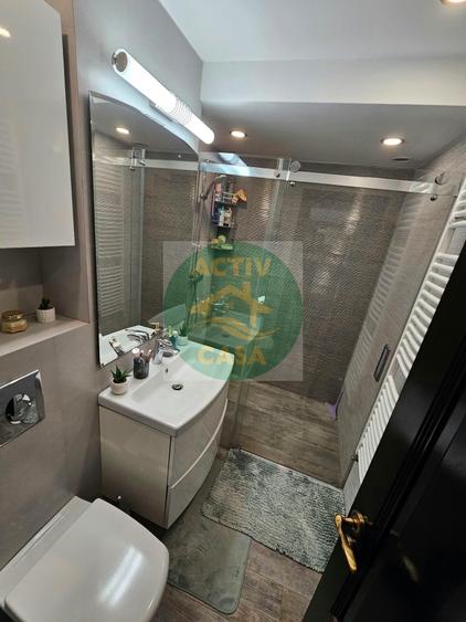 Apartament cu 4 camere decomandat în Est
