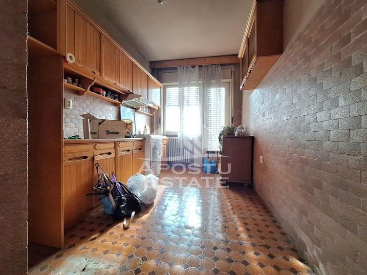 Apartament cu 4 camere decomandat în Ultracentral