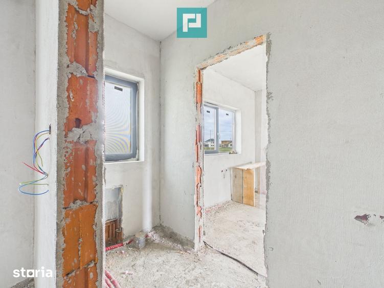 Casă cu 4 camere cu Teren 684 Mp în Zimandu Nou