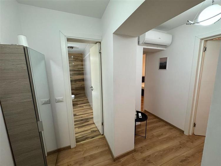 Apartament cu 3 camere decomandat, mobilat în Central