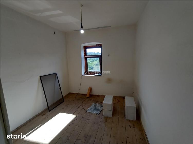 Casă cu 3 camere cu Teren 575 Mp în Central