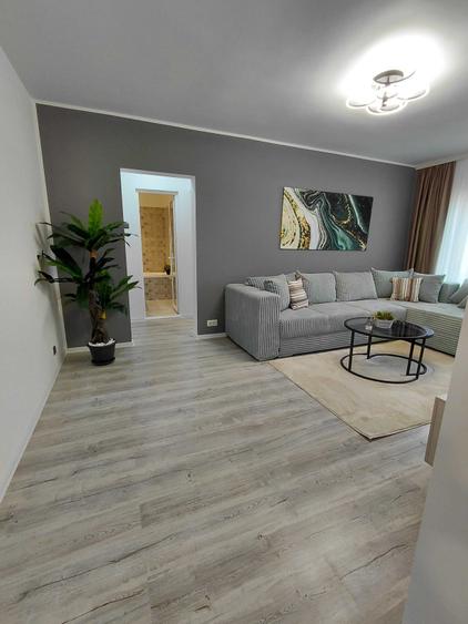 Apartament cu 3 camere semidecomandat în Micro 16