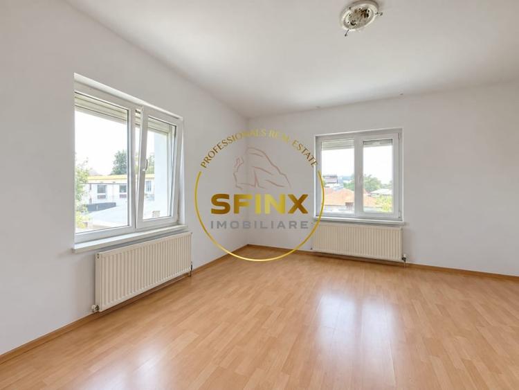 Casă individuală cu 9 camere cu Canalizare în Chitila