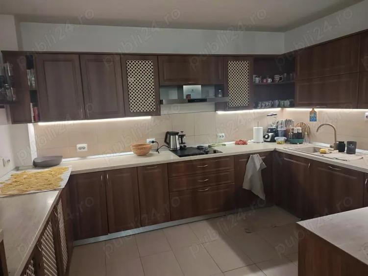 Casă cu 6 camere cu Teren 1500 Mp în Racovița