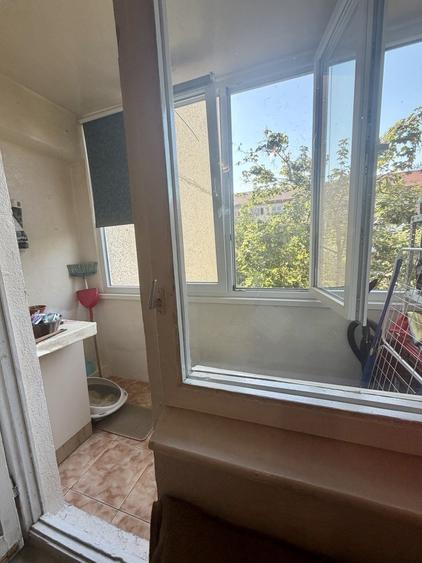 Apartament cu 3 camere semidecomandat în Cetății