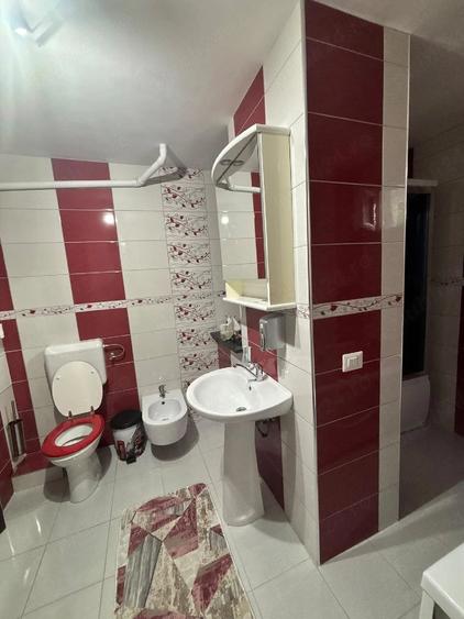 Apartament cu 4 camere decomandat în Central
