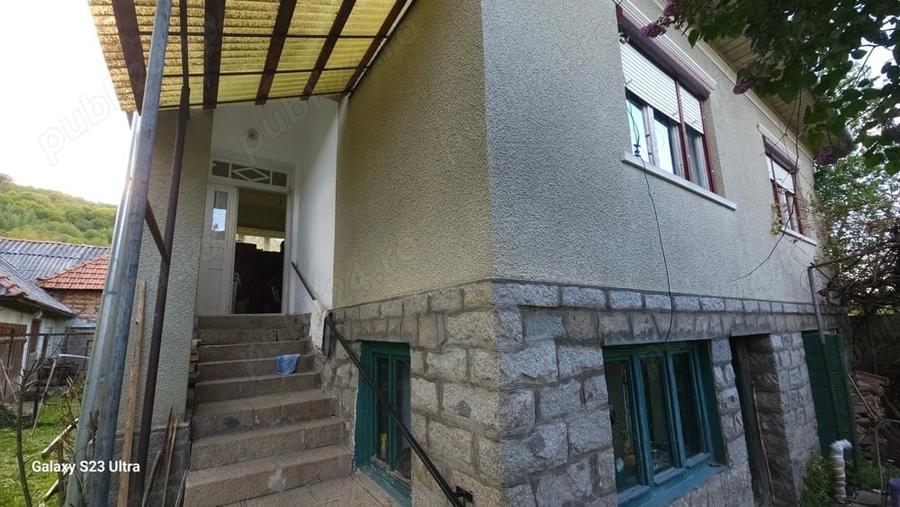 Casă cu 4 camere cu Teren 3030 Mp în Vale