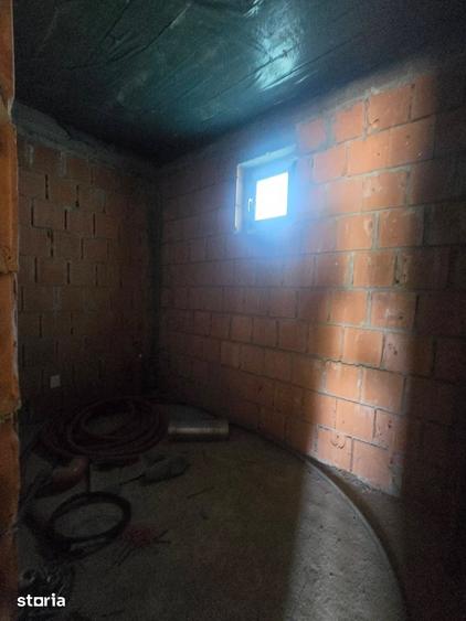 Casă cu 5 camere cu Teren 383 Mp în Dobroești