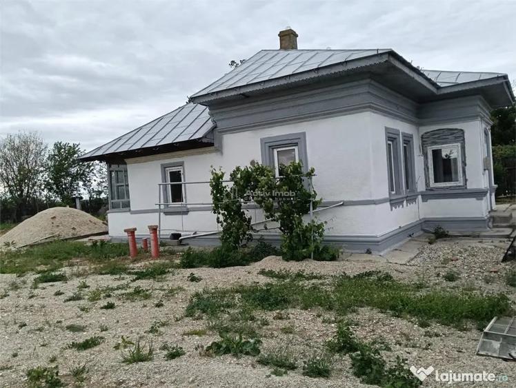 Casă cu 3 camere cu Teren 900 Mp în Central