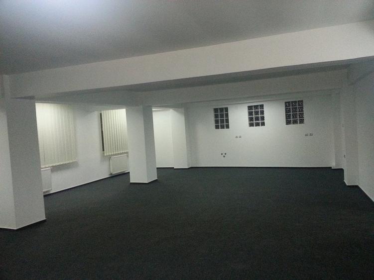 Casă cu 30 camere cu Canalizare în 13 Septembrie
