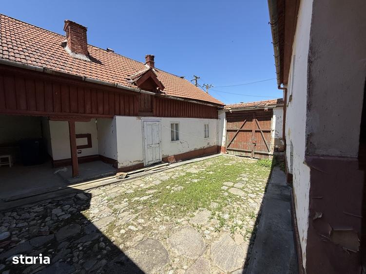 Casă cu 4 camere cu Teren 400 Mp în Poiana Sibiului