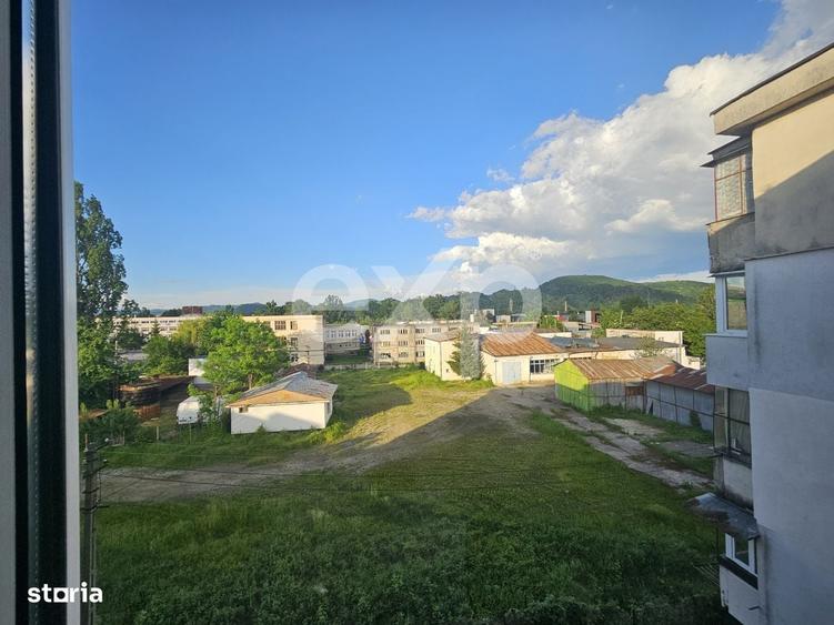 Apartament cu 3 camere decomandat în Est