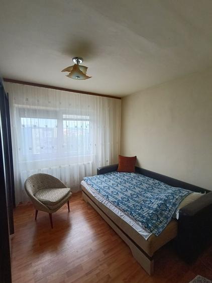 Apartament cu 3 camere decomandat, mobilat în Cetate