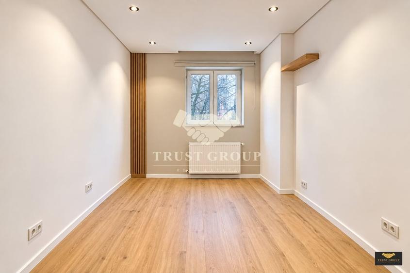 Apartament cu 4 camere decomandat, mobilat în P-ța Victoriei