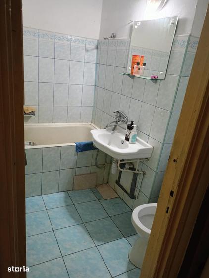 Apartament cu 3 camere decomandat în Calea București