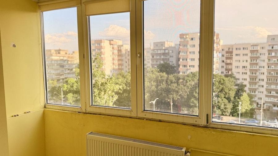 Apartament cu 3 camere semidecomandat în Gorjului