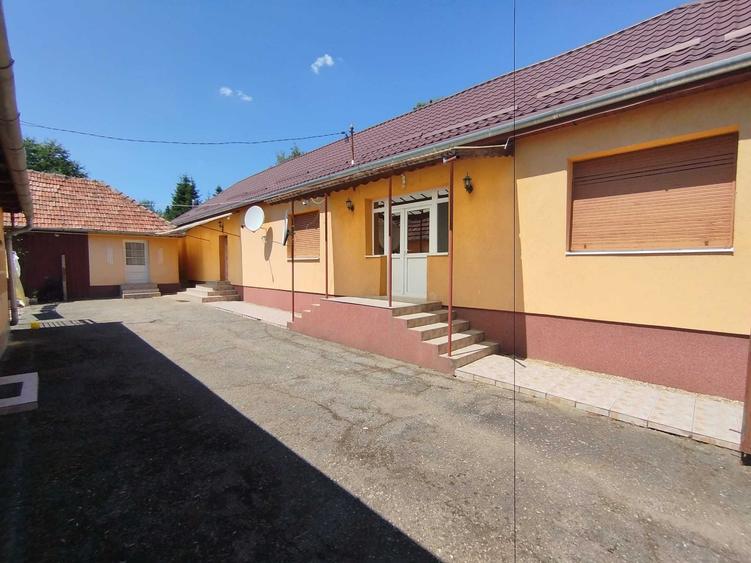 Casă cu 4 camere în Șinteu