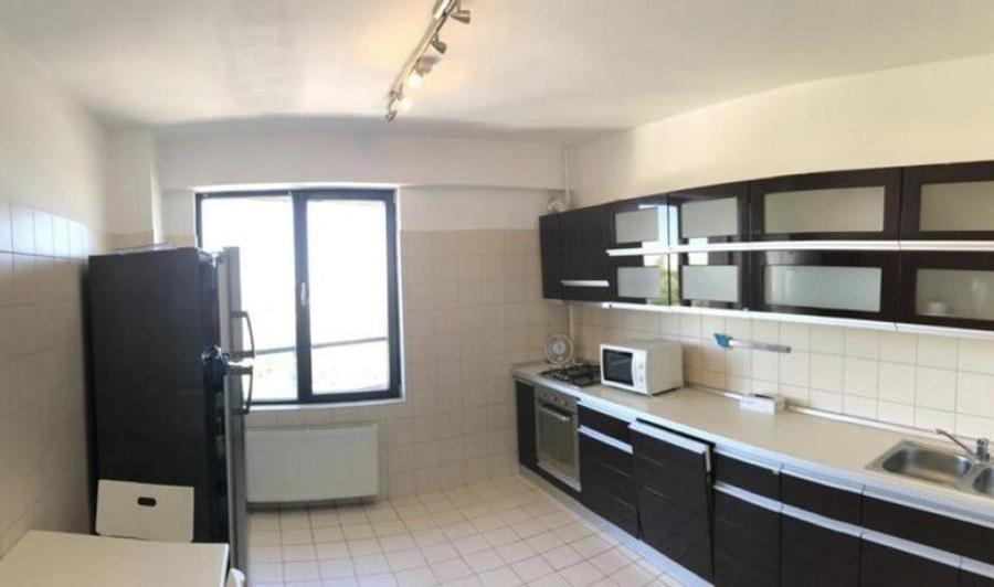 Apartament cu 3 camere în Barbu Văcărescu
