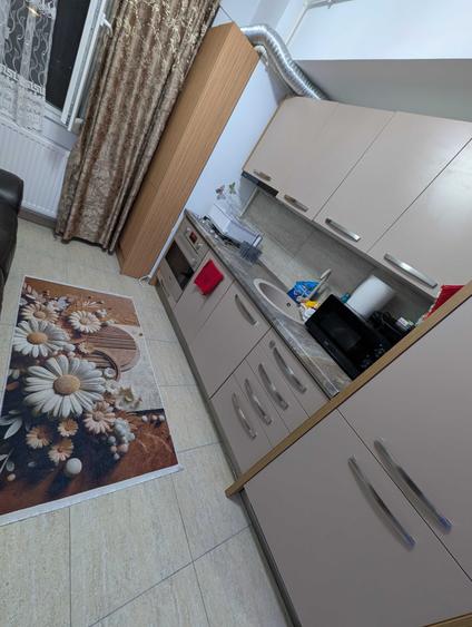 Apartament cu 3 camere decomandat în 9 Mai