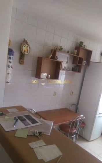 Apartament cu 3 camere decomandat, mobilat în Rahova