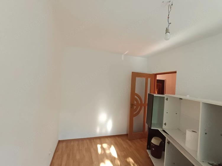 Apartament cu 3 camere semidecomandat în Micro 17