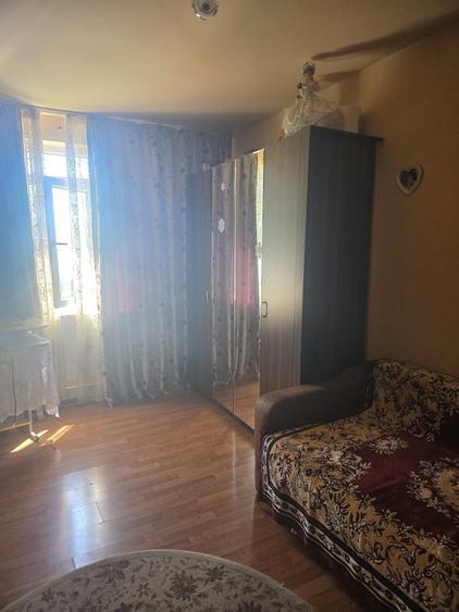Apartament cu 3 camere decomandat în Lețcani