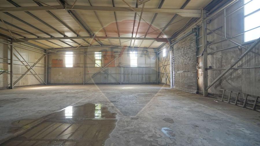 Spațiu industrial, de 794 mp, în Periferie