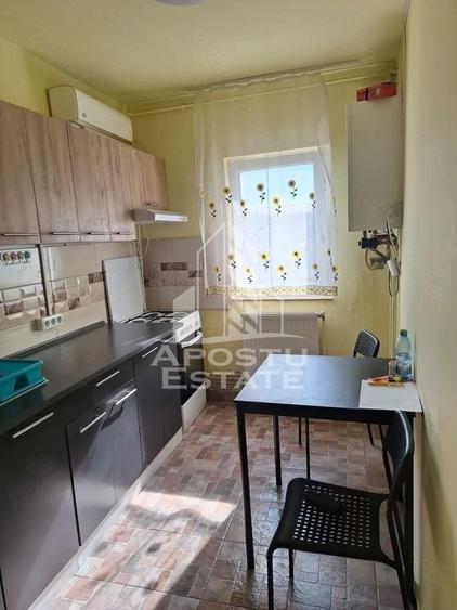 Garsonieră decomandată în Girocului