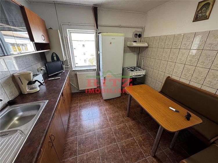 Apartament cu 3 camere decomandat în Gară