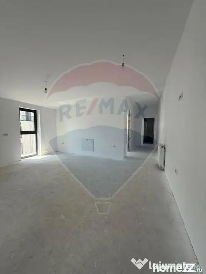 Spațiu comercial, de 960 mp, în Ipotești