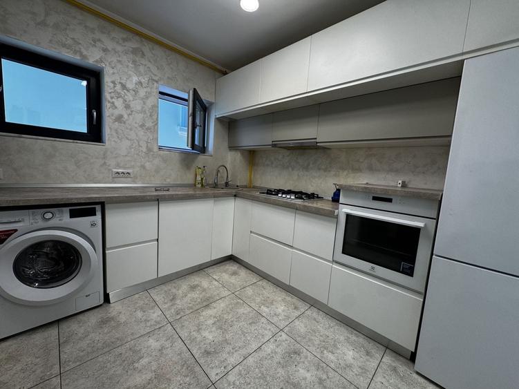 Casă individuală cu 9 camere cu Canalizare în P-ța Unirii