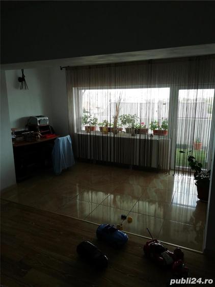 Casă cu 10 camere cu Teren 270 Mp în Ovidiu