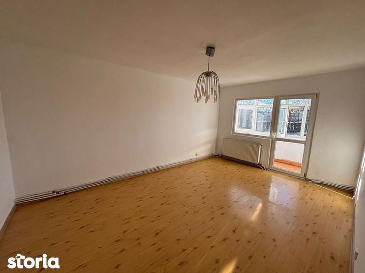 Apartament cu 3 camere decomandat în Mioriței