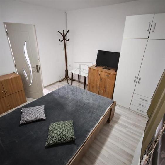 Apartament cu 3 camere semidecomandat, mobilat în Buziașului — fotografia 3