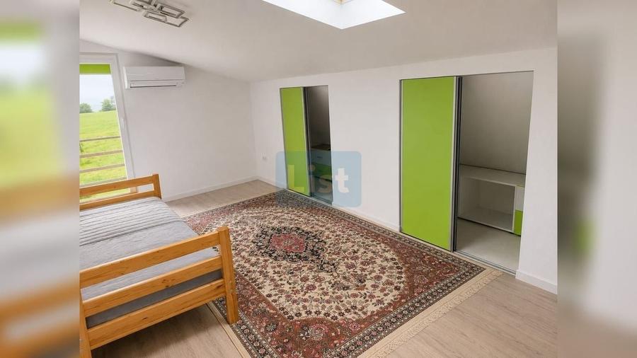 Casă cu 6 camere cu Garaj în Iacobești
