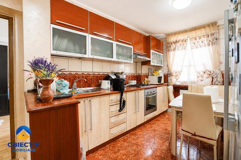 Apartament cu 3 camere decomandat în Mărăței