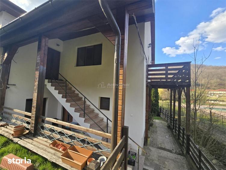 Casă cu 5 camere cu Teren 500 Mp în Marginea