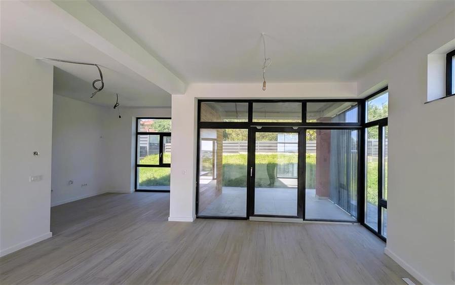 Casă cu 4 camere cu Teren 500 Mp în Bucium