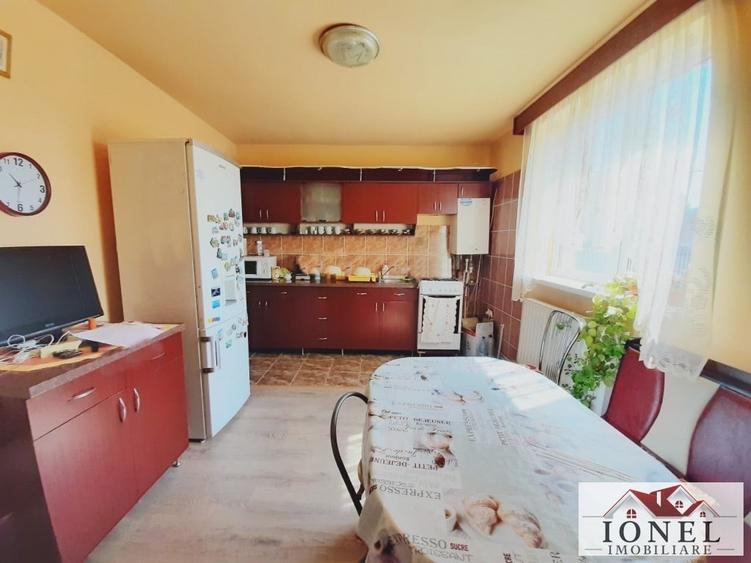 Casă individuală cu 4 camere cu Canalizare în Vințu de Jos