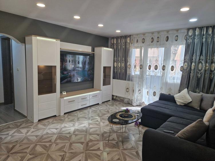 Apartament cu 2 camere semidecomandat în Cetate