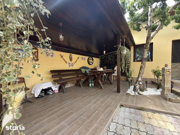Casă cu 5 camere cu Teren 240 Mp în Central
