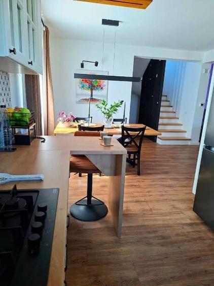 Casă individuală cu 4 camere cu Canalizare în Săbăreni