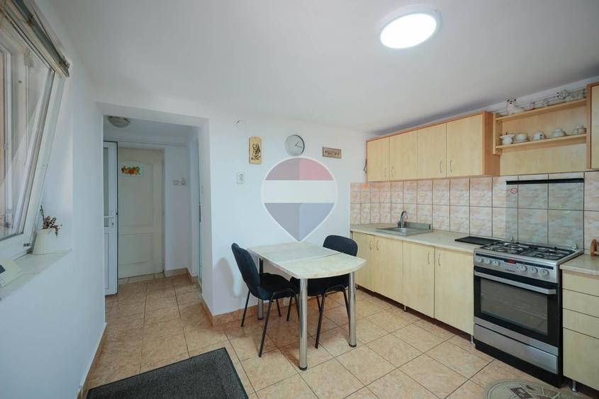 Casă individuală cu 7 camere cu Teren 771 Mp în Sântandrei