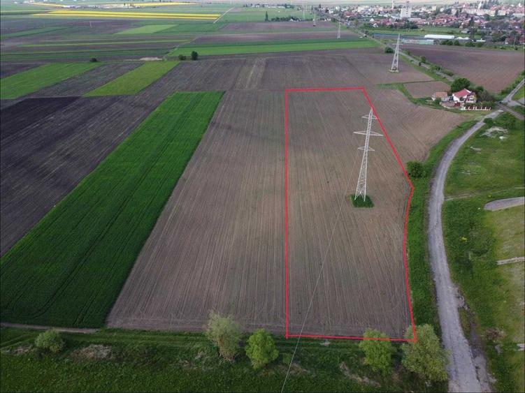 Teren de 9500 mp, în Lunca Ozunului