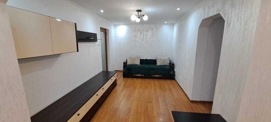 Apartament cu 3 camere semidecomandat în Viziru 1